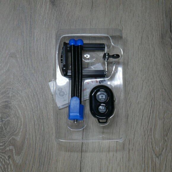 NEW Selfie Kit with Remote Shutter and Mini Tripod - Picture 4 of 5